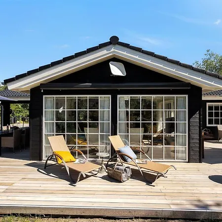 Fido - 300m From The Sea By Interhome Hals