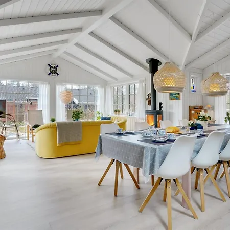 Fido - 300m From The Sea By Interhome Hals
