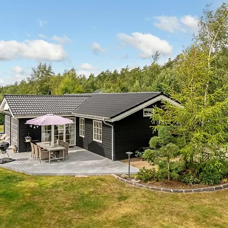 Fido - 300m From The Sea By Interhome * Hals